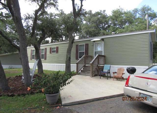 Property at 135 Carolina St, Carrabelle, FL 32322, 2 beds, 2 baths