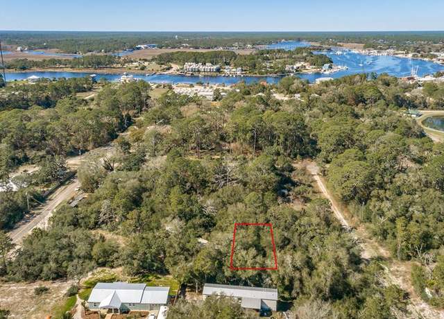 Property at 606 SE 6th St, Carrabelle, FL 32322