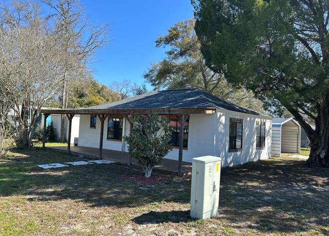 Property at 302 NW 9th St, Carrabelle, FL 32322, 2 beds, 1 bath