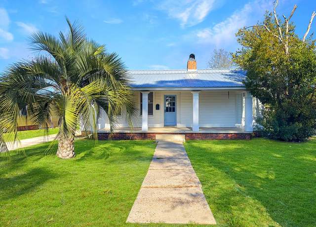 Property at 1109 Long Ave, Port St. Joe, FL 32456, 3 beds, 2 baths