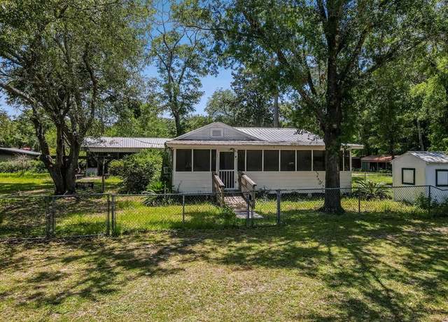 Property at 340 S Squirrel Ave, Wewahitchka, FL 32465, 2 beds, 1 bath