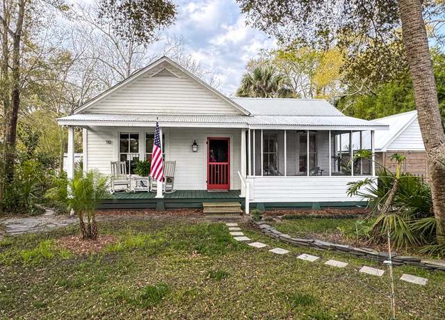 Property at 110 17th St, Apalachicola, FL 32320, 3 beds, 2 baths
