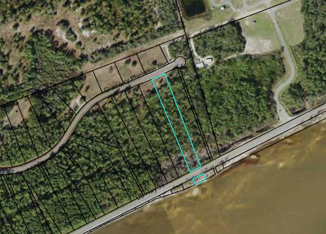 Property at 384 Gramercy Plantation Blvd, Eastpoint, FL 32328