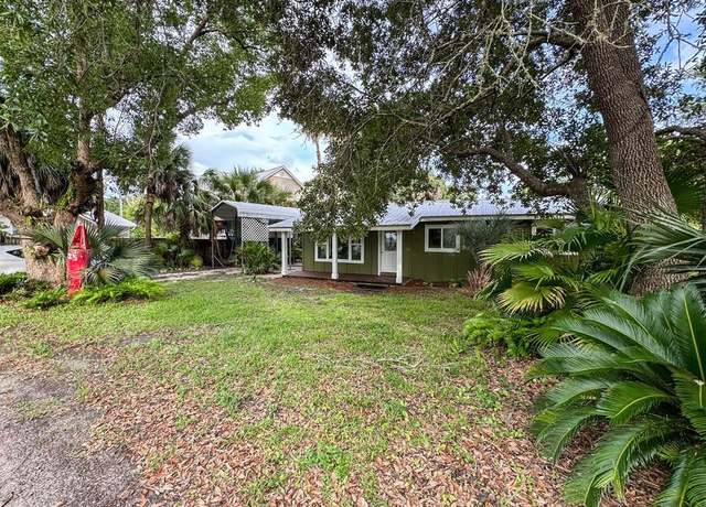 Property at 222 1/2 Ave D, Apalachicola, FL 32320, 2 beds, 2 baths