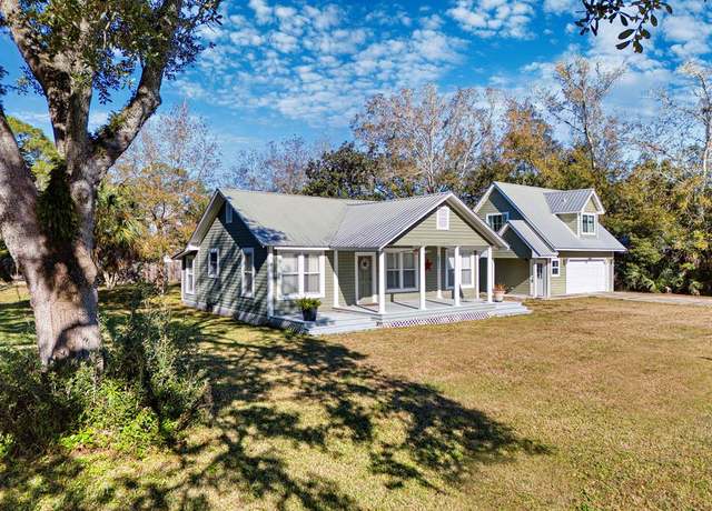 Property at 195 Ave F, Apalachicola, FL 32320, 2 beds, 2 baths
