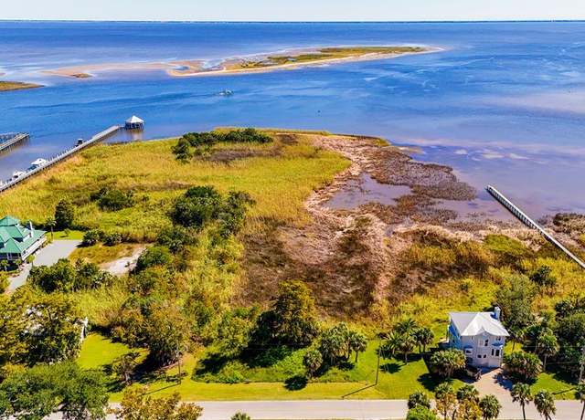 Property at 94 Bay Ave, Apalachicola, FL 32320