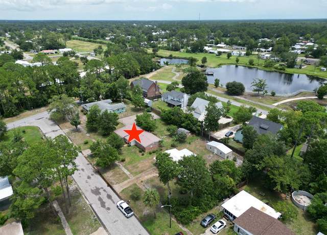 Property at 1903 Cypress Ave, Port St. Joe, FL 32456, 3 beds, 2.5 baths