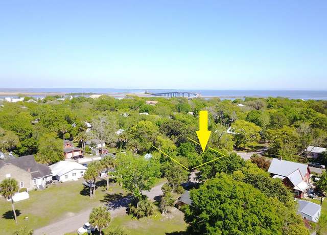 Property at 63 8th St, Apalachicola, FL 32320