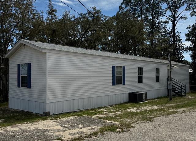 Property at 106 Connecticut St, Lanark Village, FL 32323, 3 beds, 2 baths