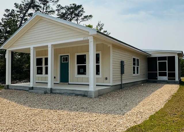 Property at 1722 Landing St, Carrabelle, FL 32322, 3 beds, 2 baths