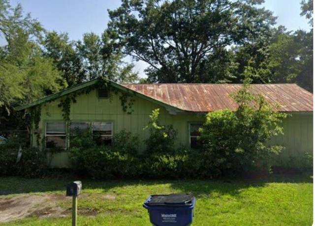 Property at 128 16th St, Apalachicola, FL 32320, 3 beds, 1 bath