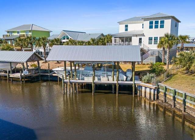 Property at 118 N 38th St, Mexico Beach, FL 32456, 4 beds, 3.5 baths