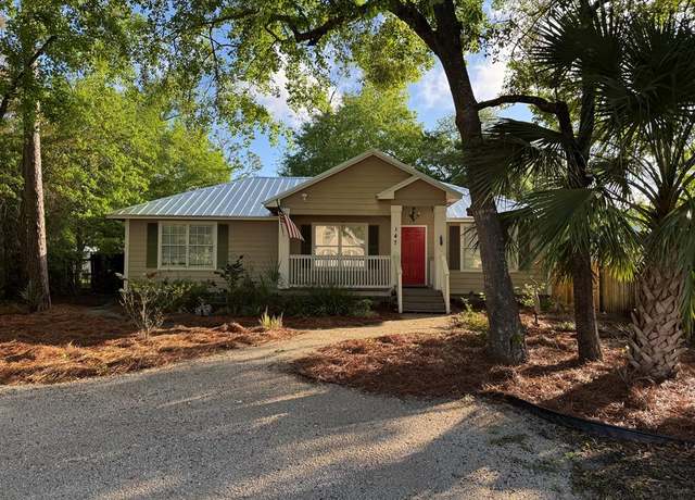 Property at 147 17th St, Apalachicola, FL 32320, 3 beds, 2.5 baths
