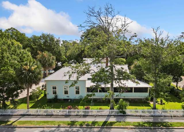 Property at 201 8th St, Port St. Joe, FL 32456, 3 beds, 3 baths