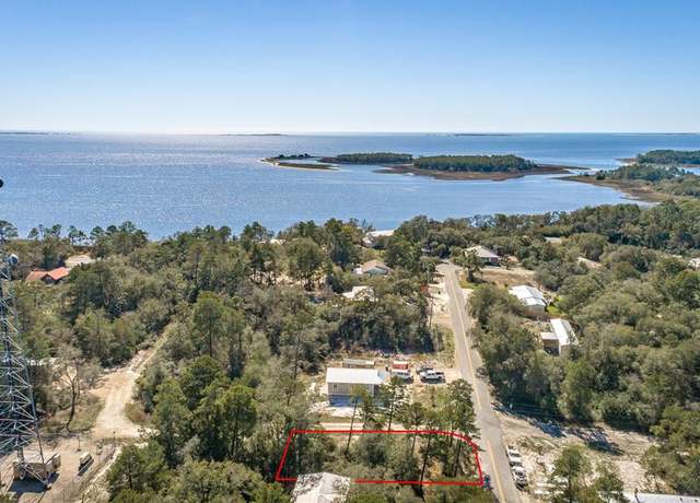 Property at 510 SE 7th St, Carrabelle, FL 32322