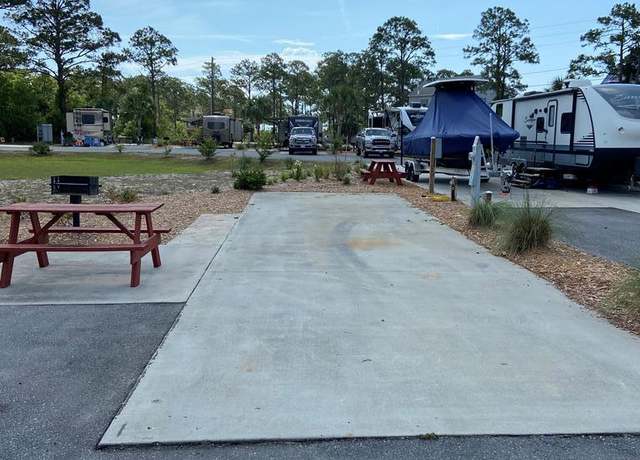 Property at 107 Haven Ct, Carrabelle, FL 32322