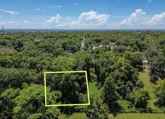 Property at 247 8th St, Apalachicola, FL 32320