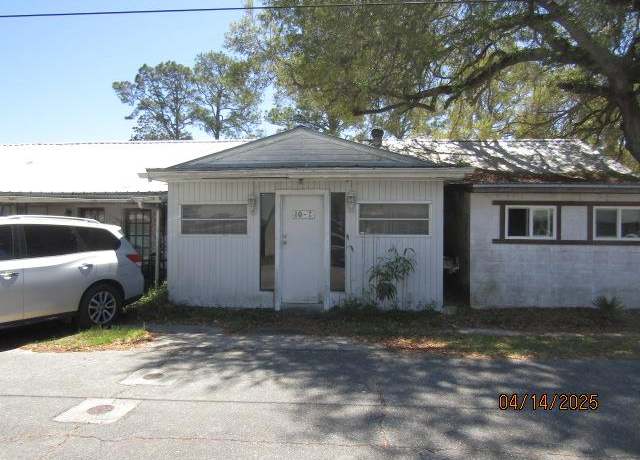 Property at 10 Pine St #7, Carrabelle, FL 32322, 1 bed, 1 bath