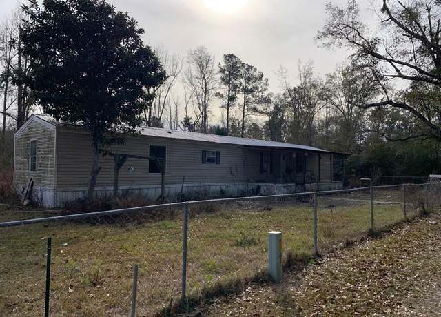 Property at 124 West Ave, Wewahitchka, FL 32465, 3 beds, 2 baths