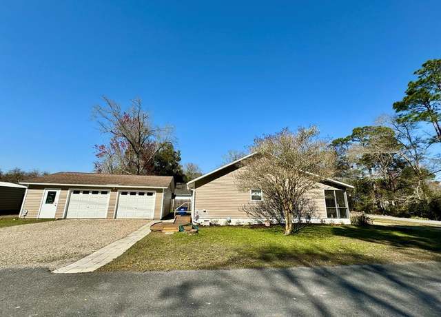 Property at 162 23rd Ave, Apalachicola, FL 32320, 3 beds, 2 baths