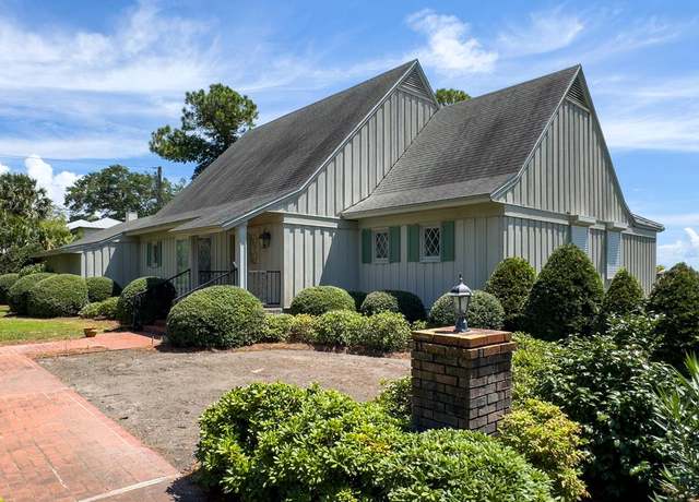 Property at 192 Ave B, Apalachicola, FL 32320, 3 beds, 2.5 baths