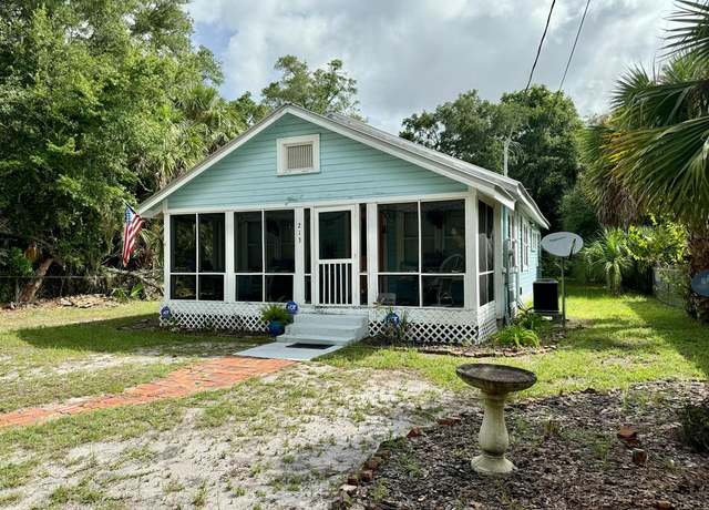 Property at 213 8th St, Apalachicola, FL 32320, 3 beds, 1 bath