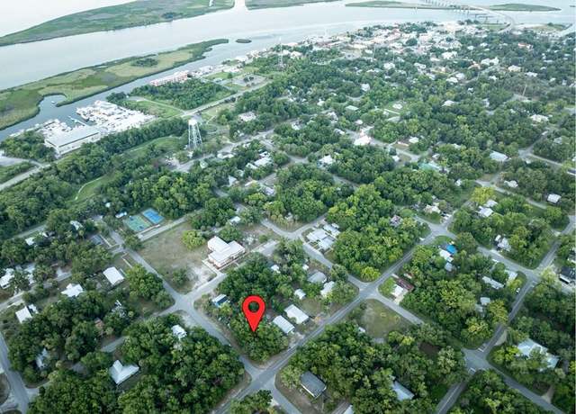Property at 215 8th St, Apalachicola, FL 32320