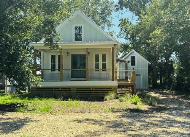 Property at 216 15th St, Apalachicola, FL 32320, 3 beds, 2.5 baths
