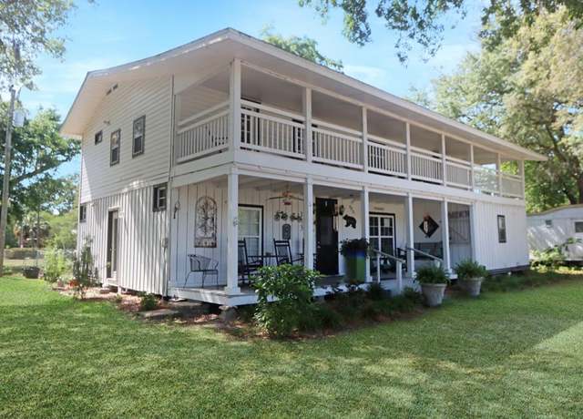 Property at 173 N Deer Ave, Wewahitchka, FL 32465, 5 beds, 3 baths