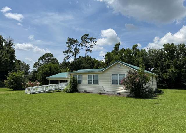 Property at 6641 Cedar St, Wewahitchka, FL 32465, 2 beds, 2 baths