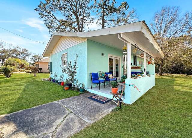 Property at 222 16th St, Apalachicola, FL 32320, 3 beds, 2 baths