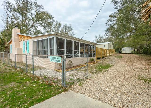 Property at 512 NW Ave B, Carrabelle, FL 32322, 2 beds, 1 bath