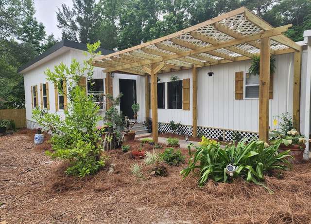 Property at 603 W 5th St, Carrabelle, FL 32322, 3 beds, 2 baths