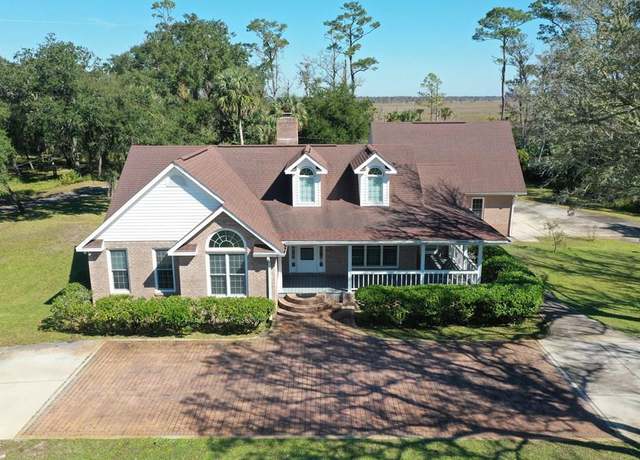 Property at 1097 Durham Dr, Apalachicola, FL 32320, 3 beds, 2 baths
