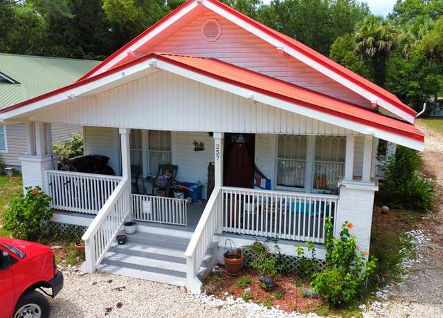 Property at 257 Prado St, Apalachicola, FL 32320, 5 beds, 4 baths