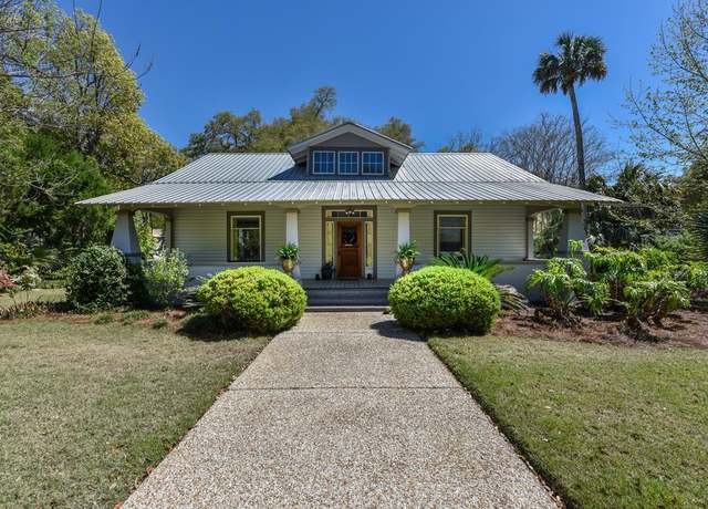 Property at 160 Ave C, Apalachicola, FL 32320, 2 beds, 2 baths