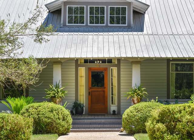 Property at 160 Ave C, Apalachicola, FL 32320, 2 beds, 2 baths