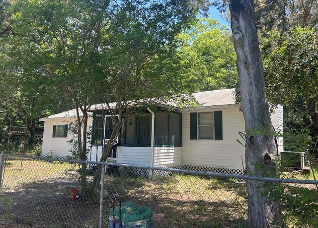 Property at 21 Jackie Whitehurst St, Apalachicola, FL 32320, 3 beds, 1.5 baths