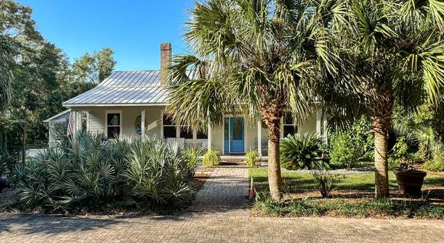 Photo of 174 4th St, Apalachicola, FL 32320