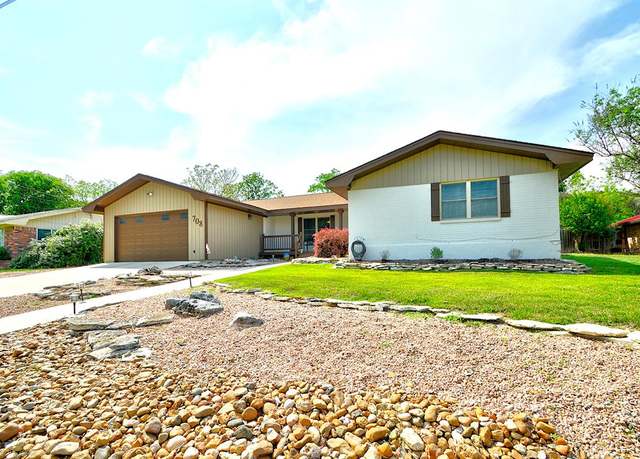 Property at 708 Mockingbird Ln, Kerrville, TX 78028, 3 beds, 2 baths