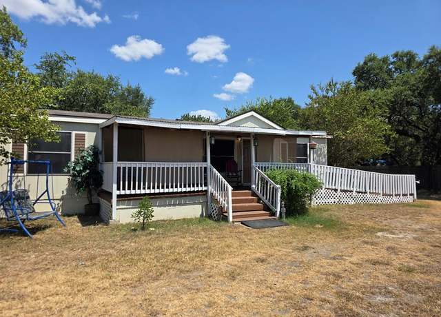 Property at 200 Iroquois Trl, Bandera, TX 78003, 3 beds, 2 baths