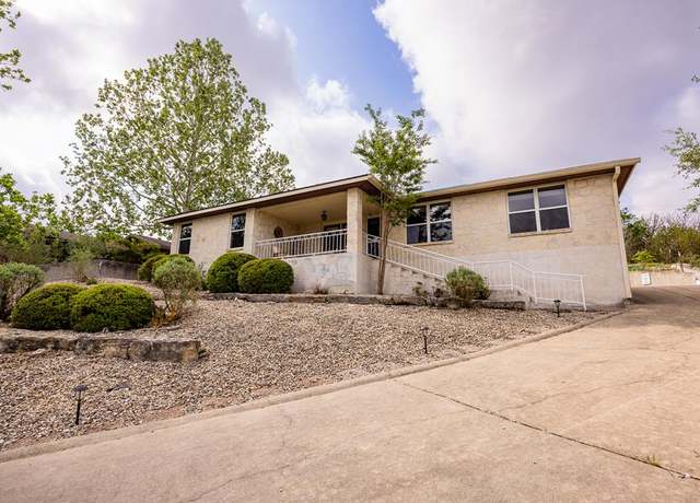 Property at 1303 Malibu Dr, Kerrville, TX 78028, 3 beds, 2 baths