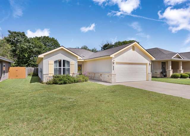 Property at 1904 Weston Loop, Kerrville, TX 78028, 3 beds, 2 baths