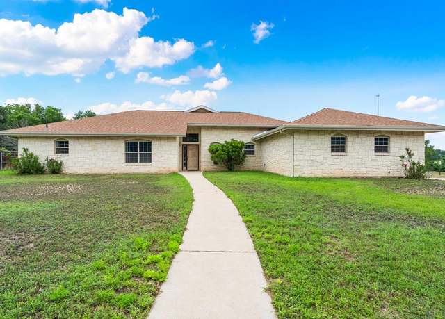 Property at 1019 Creek Run, Kerrville, TX 78028, 3 beds, 3.5 baths