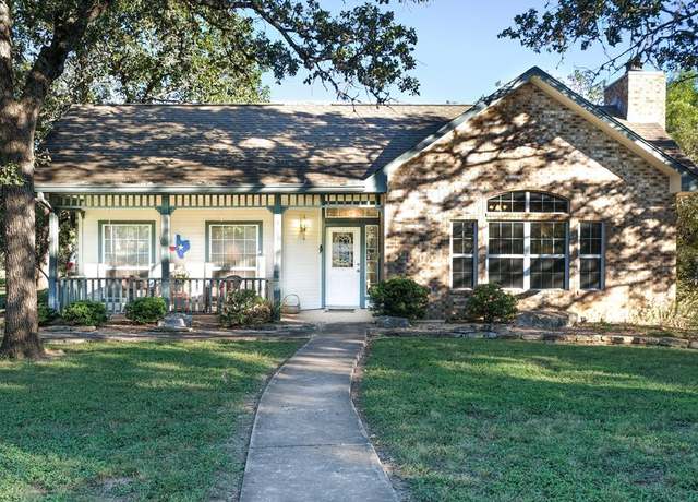 Property at 309 E Oak Wood Rd, Kerrville, TX 78028, 3 beds, 2 baths