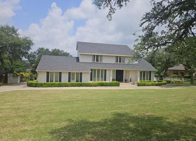 Property at 108 Englewood Cir, Kerrville, TX 78028, 2 beds, 3.5 baths
