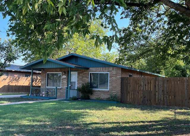 Property at 2802 Nichols St, Kerrville, TX 78028, 2 beds, 1 bath