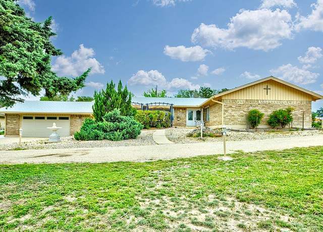 Property at 307 Westway Dr, Kerrville, TX 78028, 4 beds, 2 baths