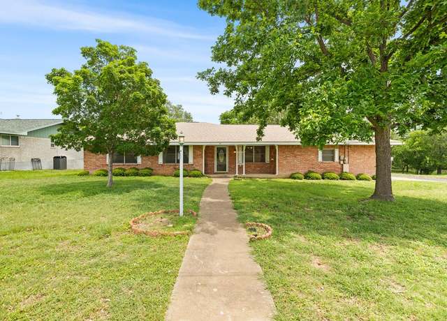 Property at 101 Westwood Ln, Kerrville, TX 78028, 3 beds, 2 baths