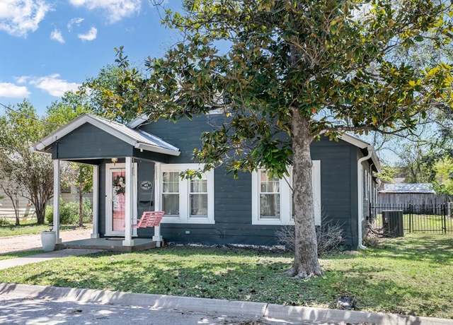 Property at 605 Robinson Ave, Kerrville, TX 78028, 2 beds, 2 baths